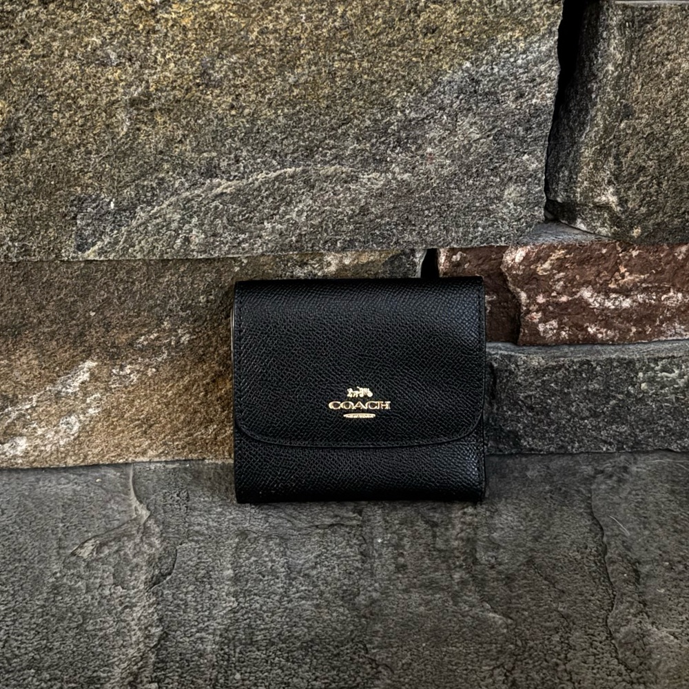 SOLD* Do Not Purchase *COACH Small Envelope Wallet